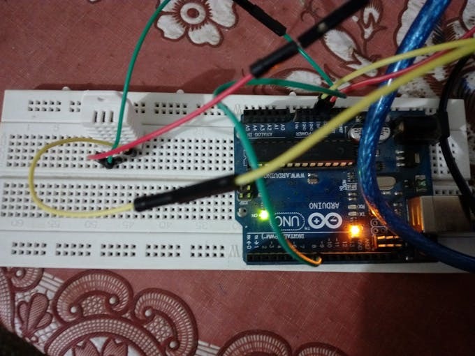 A photo with an Arduino and the above PIN layout